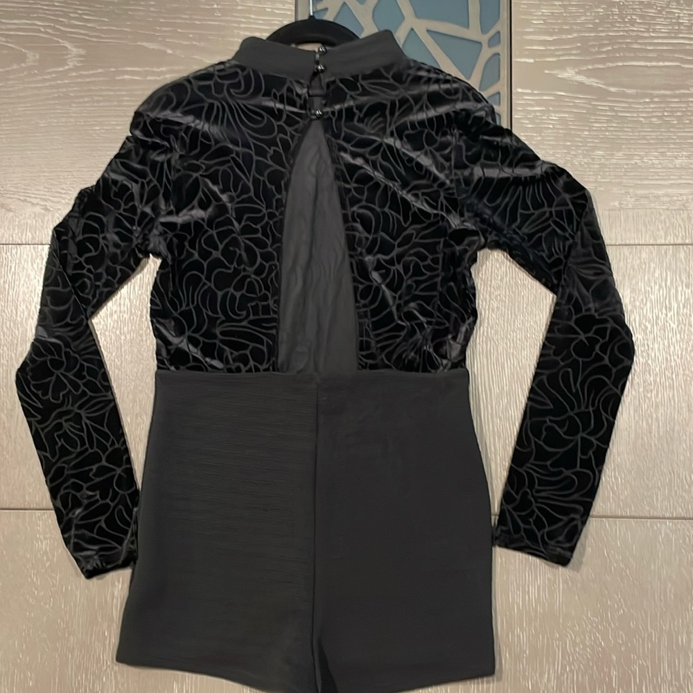 Black romper with velvet top , rarely used, in perfect condition
